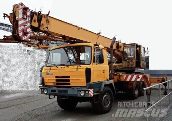 Tatra 815 +AD 20.2 (CKD Camiões grua