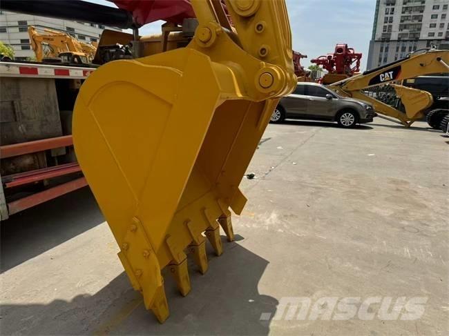Komatsu PC 220 Escavadeiras de esteiras