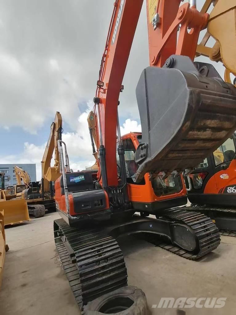 Doosan DX 140 Escavadeiras de esteiras