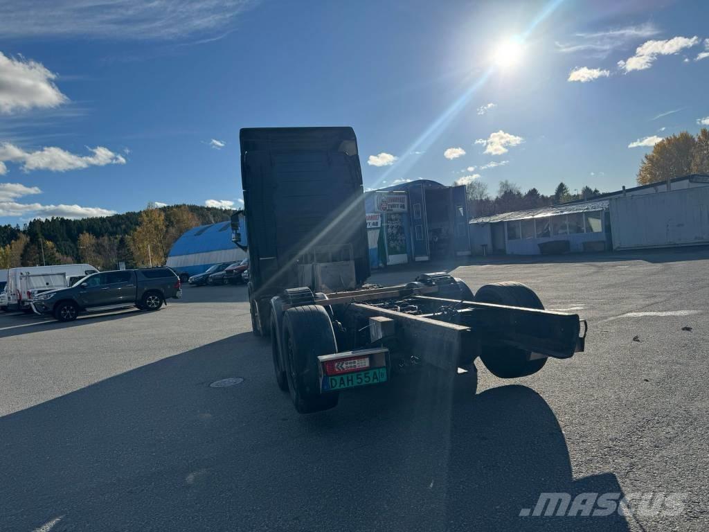 Volvo FH 550 Camiões de chassis e cabine