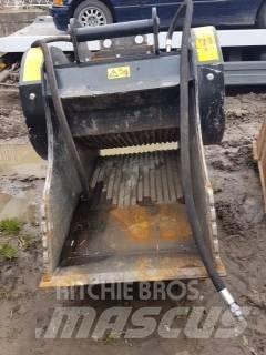 MB Crusher BF70.2 S4 Retroescavadeiras