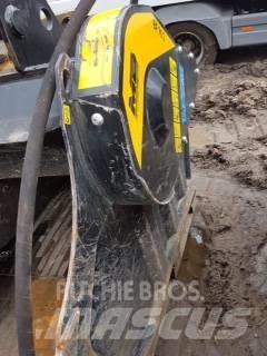 MB Crusher BF70.2 S4 Retroescavadeiras