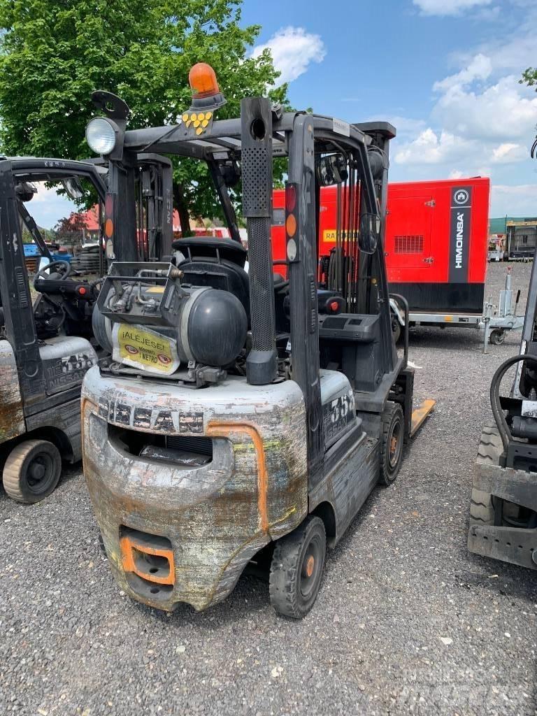 Nissan P1D1A18LQ Empilhadores a gás