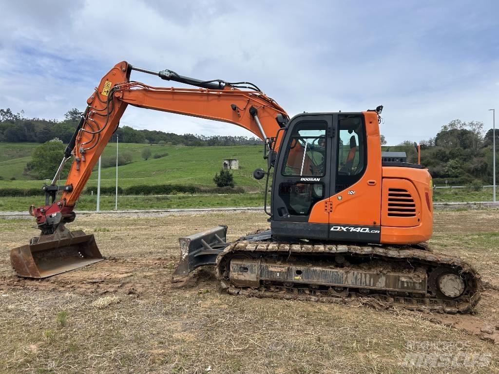 Doosan DX 140 Escavadeiras de esteiras
