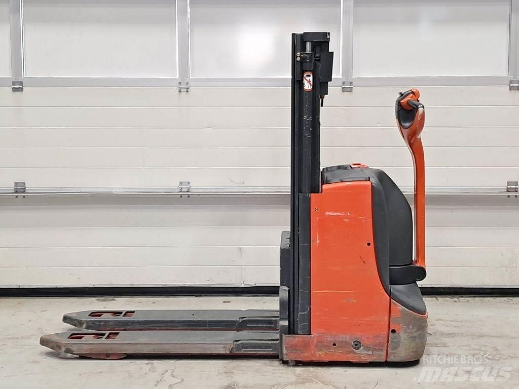 Linde D08 Empilhador para operador externo