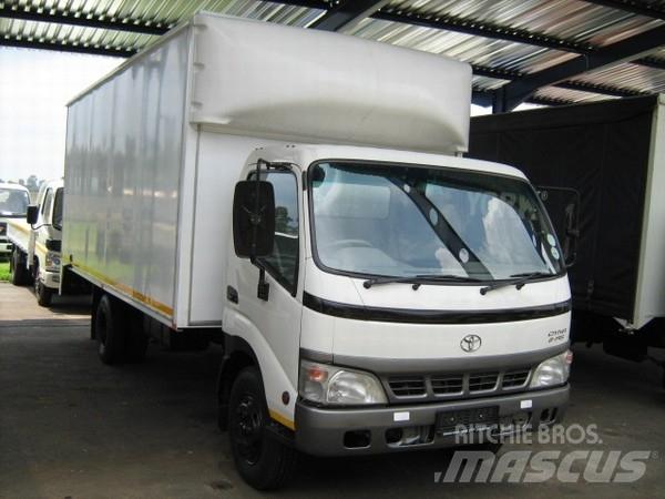 Toyota Dyna 8145 Caminhões de caixa fechada
