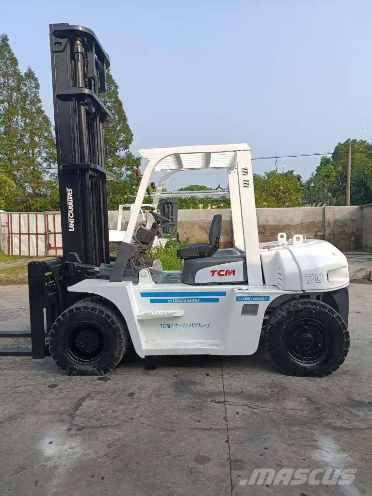 TCM FD 70 Z8 Caminhões de caixa fechada