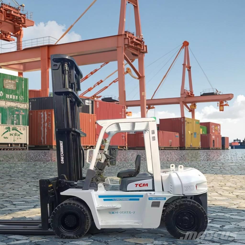 TCM FD 70 Z8 Caminhões de caixa fechada