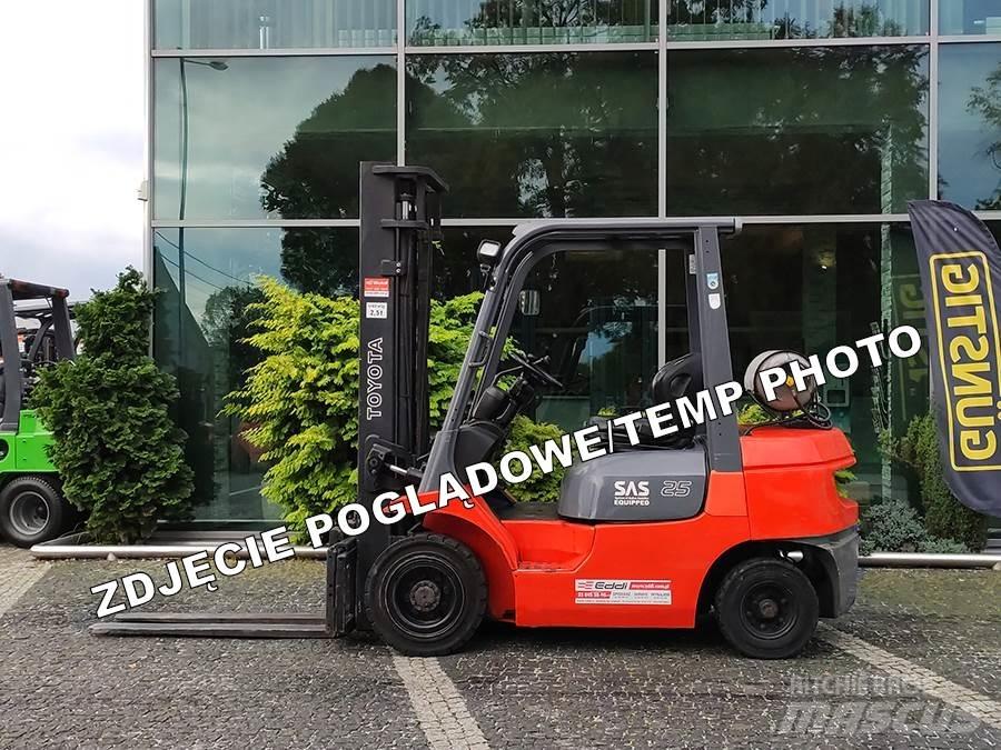 Toyota 42-7FGF25 Empilhadores a gás