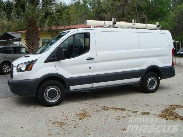 Ford T250 Caminhões de caixa fechada