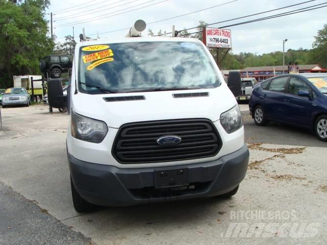 Ford T250 Caminhões de caixa fechada