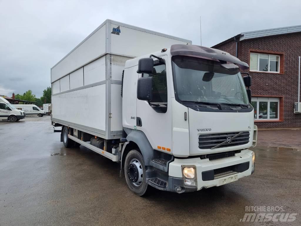 Volvo FL 240 Caminhões de caixa fechada