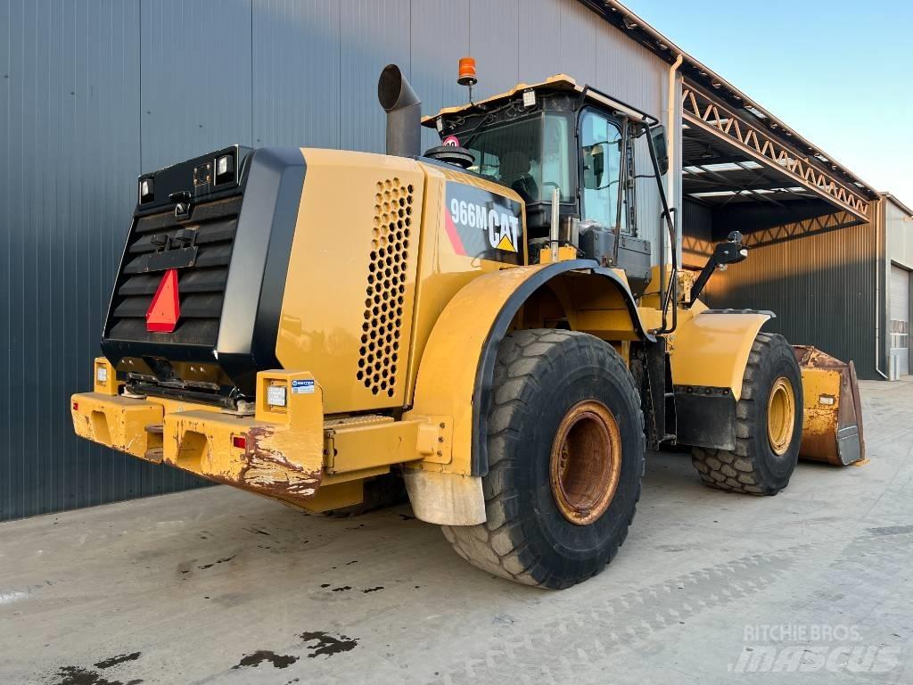 CAT 966M Carregadeiras de rodas