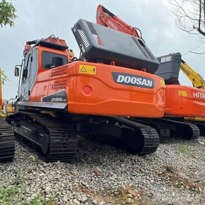 Doosan DX 225 Escavadeiras de esteiras