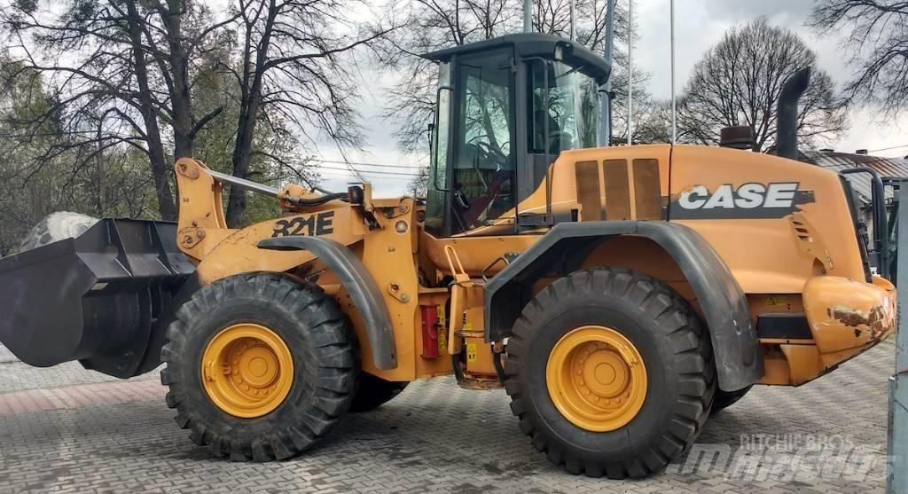 CASE 821 E Carregadeiras de rodas