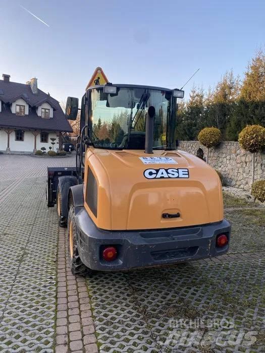 CASE 121F Carregadeiras de rodas