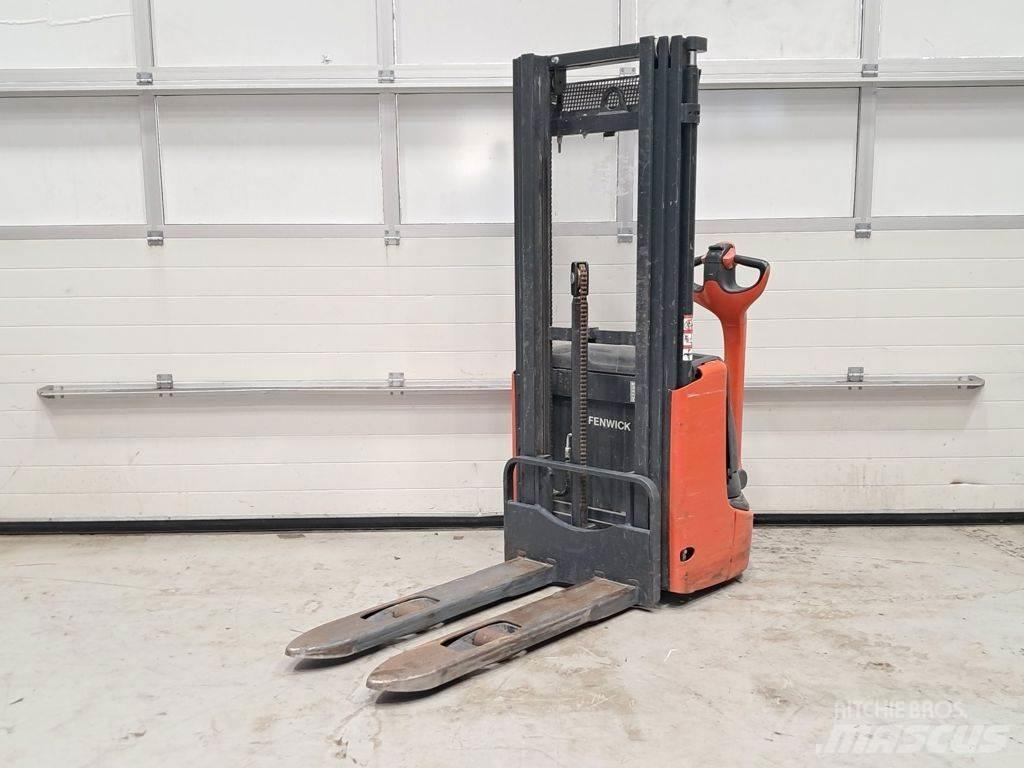 Linde L10 Empilhador para operador externo