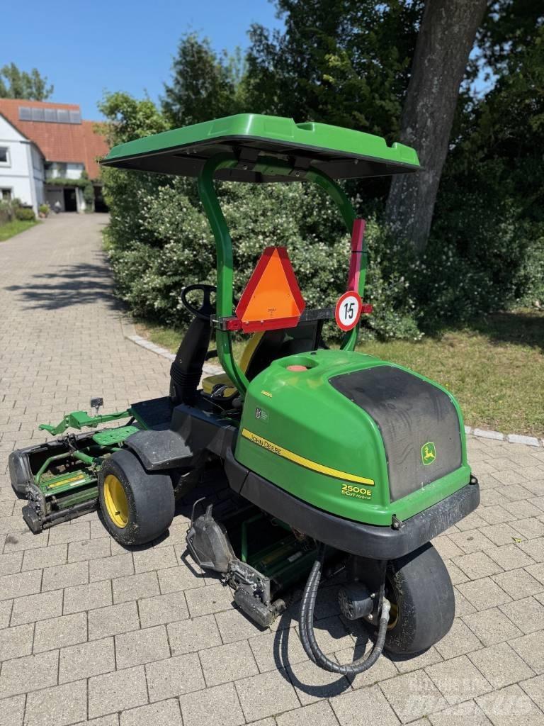 John Deere 2500 E Corta-Relvas Greens