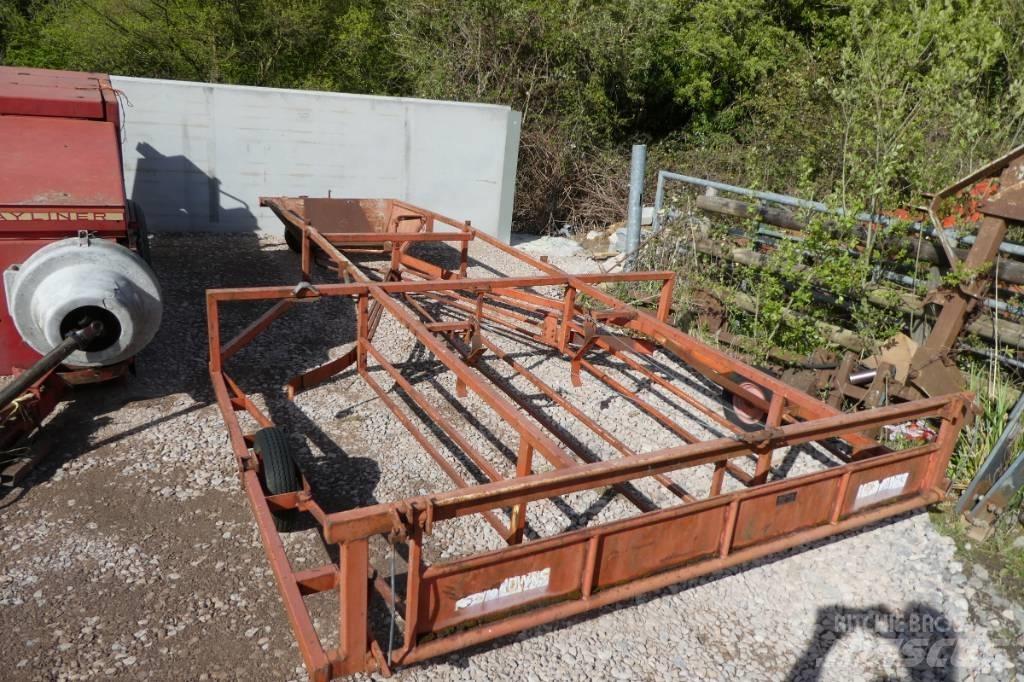 Brown bale sledge Gadanheiras-fileiras