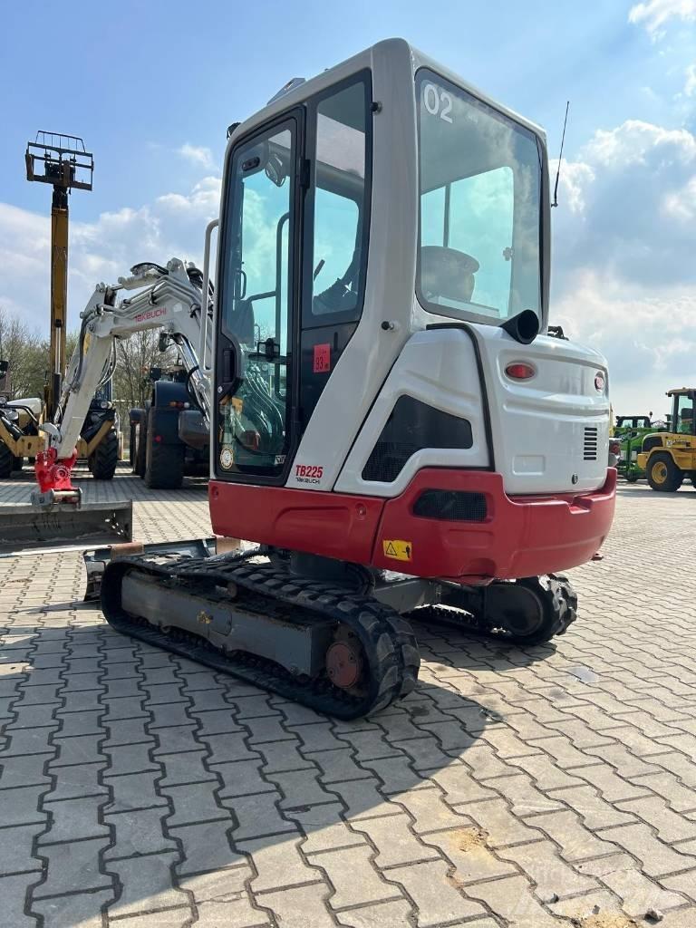 Takeuchi TB 225 Miniescavadeiras