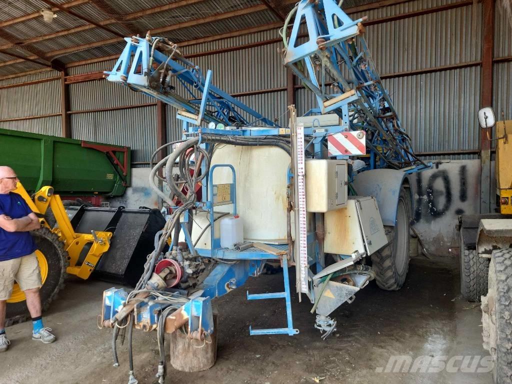 Agrio Mamut 4200 Pulverizadores rebocados