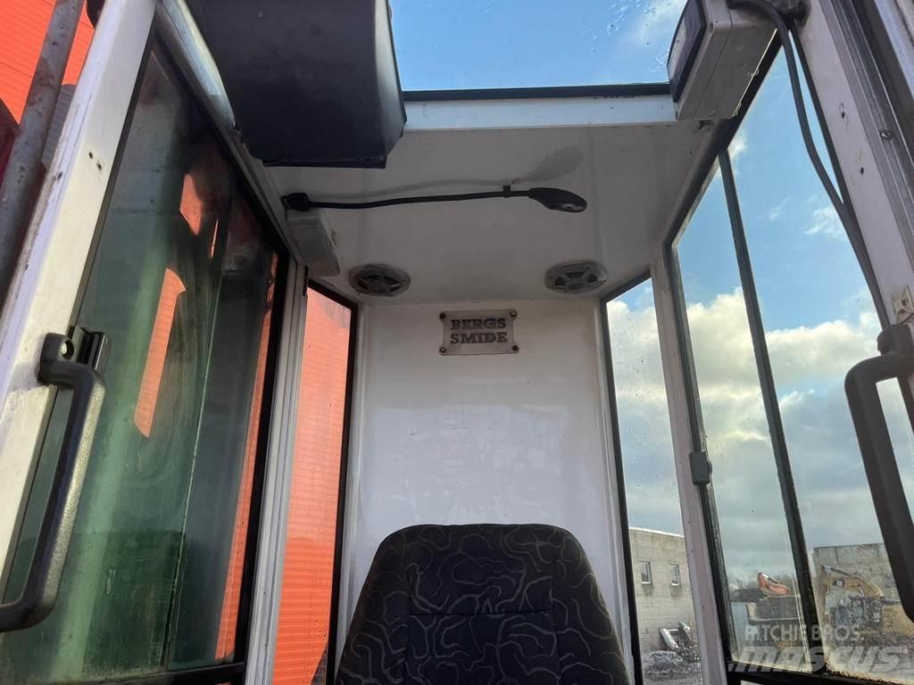  V KRAN V 11 Gruas carregadoras