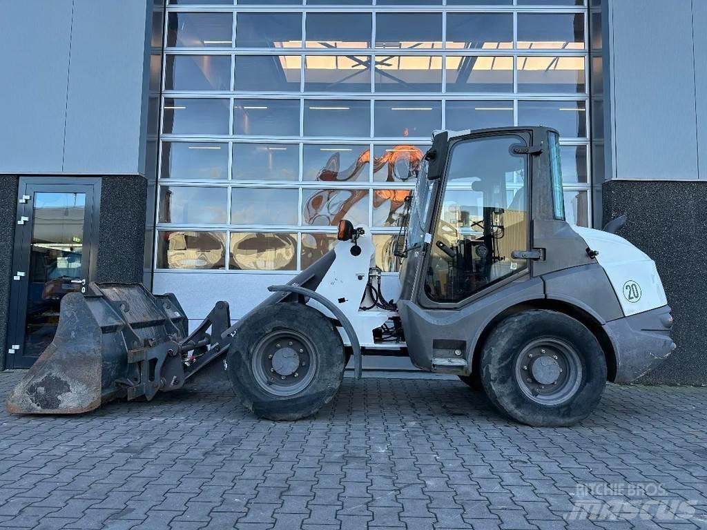 Hitachi ZW75 Carregadeiras de rodas