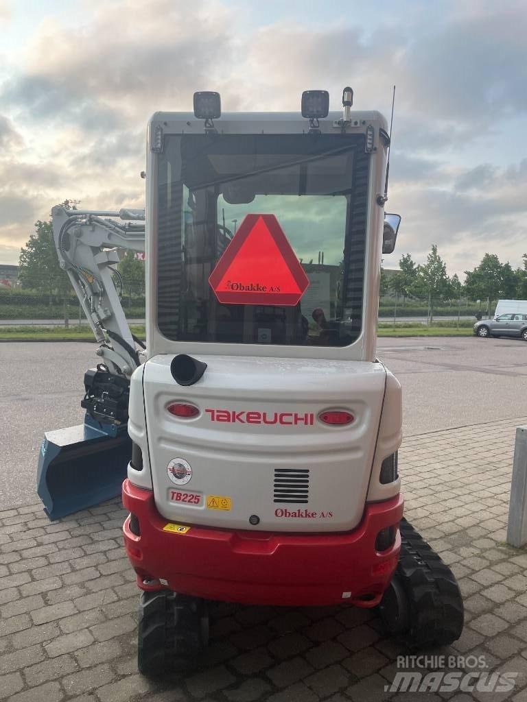 Takeuchi TB 225 Miniescavadeiras