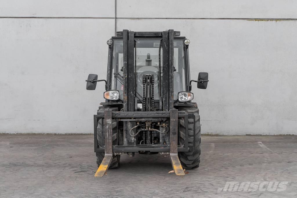 Manitou MC 30-4 Empilhadores Diesel