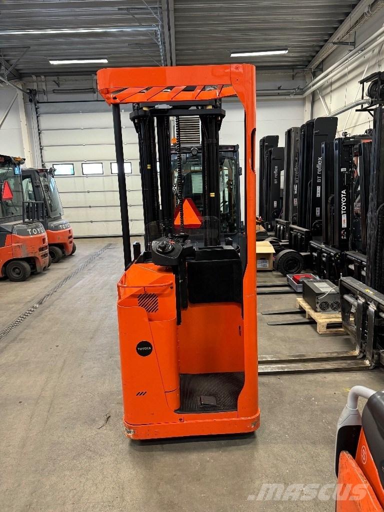 Toyota SSE160L Self propelled stackers