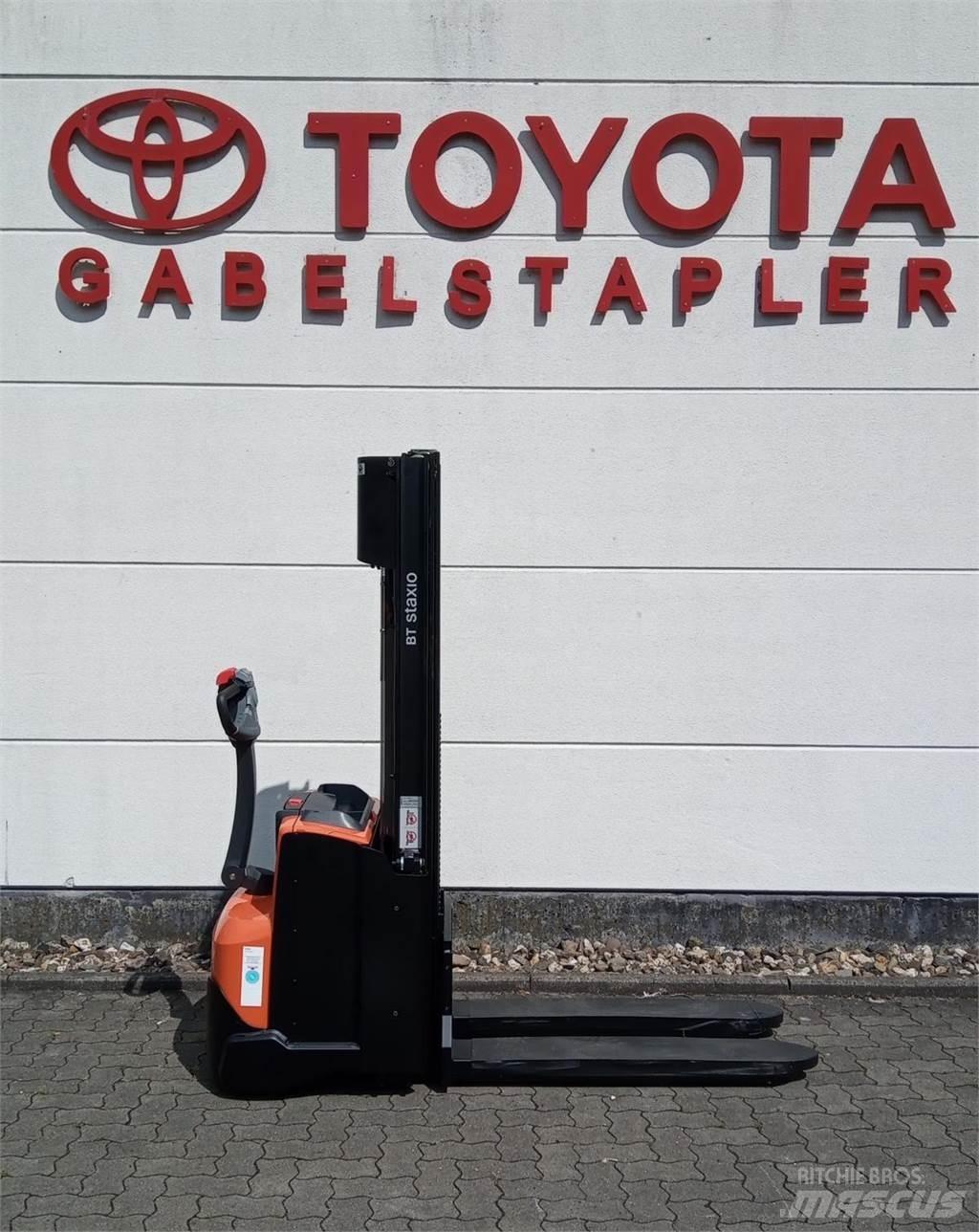 Toyota SWE140L Empilhador para operador externo