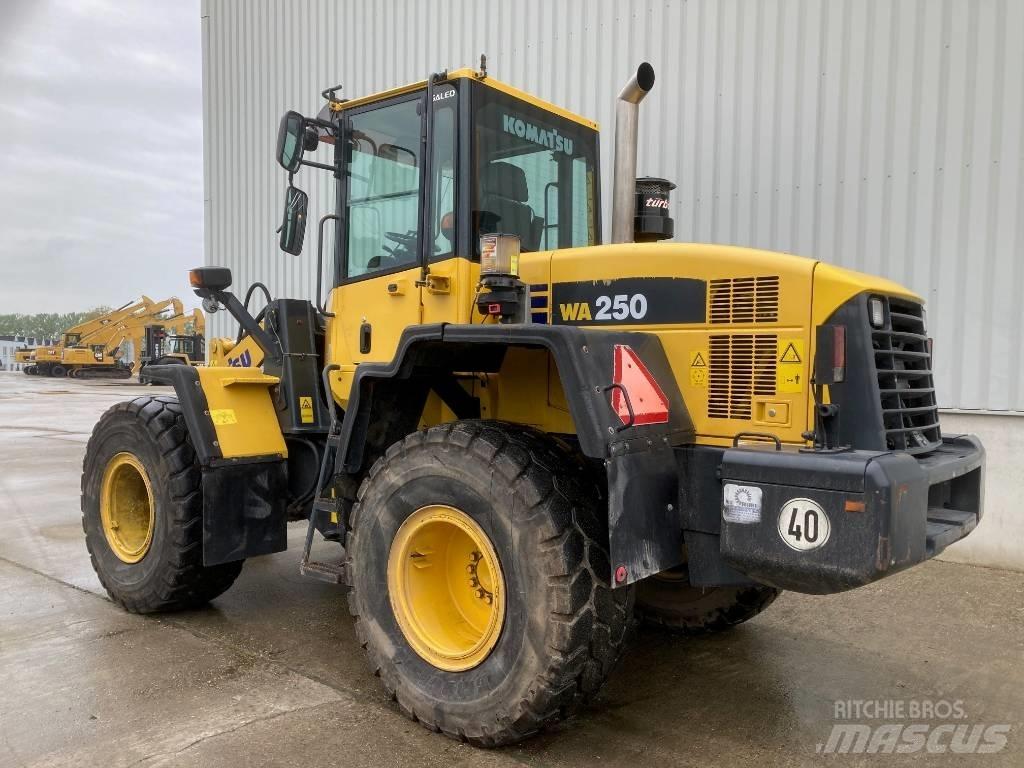 Komatsu WA 250 Carregadeiras de rodas