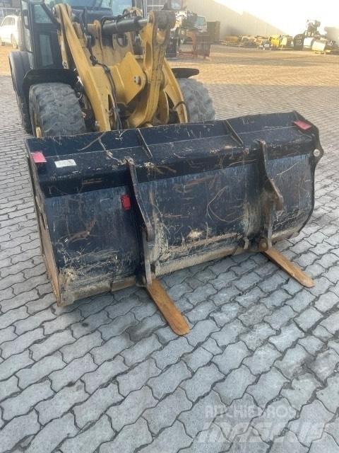 CAT 906 Carregadeiras de rodas