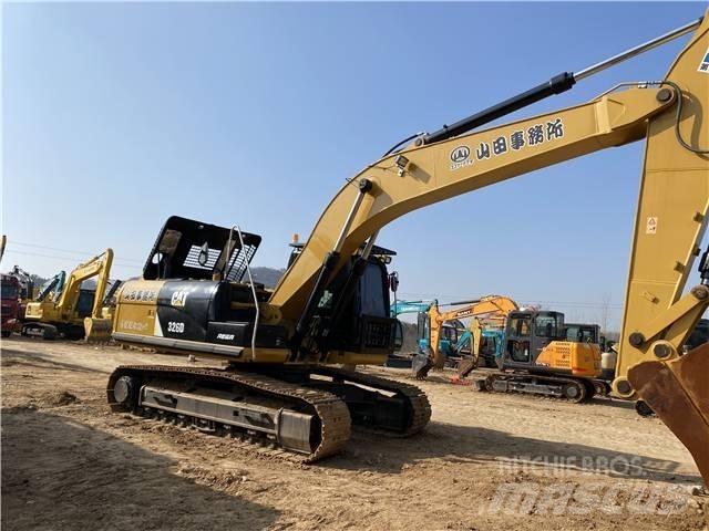 CAT 326D Escavadeiras de esteiras