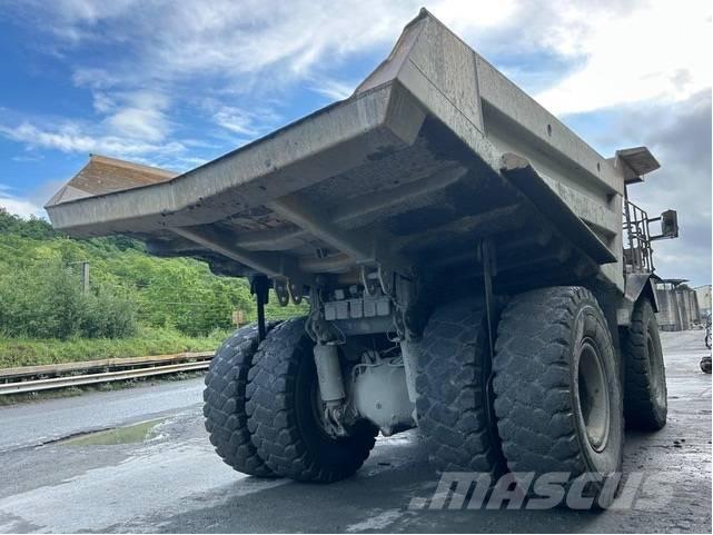 Komatsu HD605-7 Camiőes basculantes rígidos