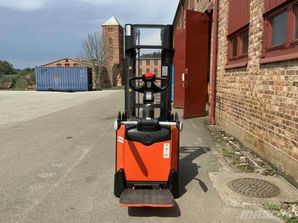 BT SPE 120 L Empilhador para operador externo