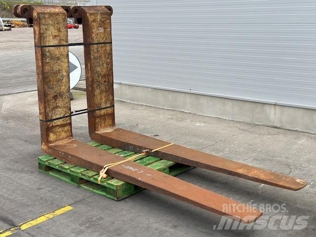 CAT 25-30 ton /988 Garfos