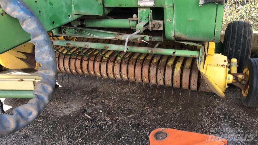 John Deere 550 Enfardadeira de rolos