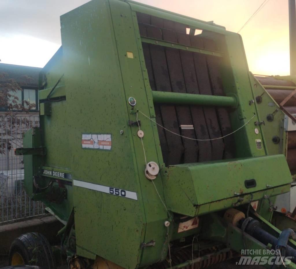 John Deere 550 Enfardadeira de rolos