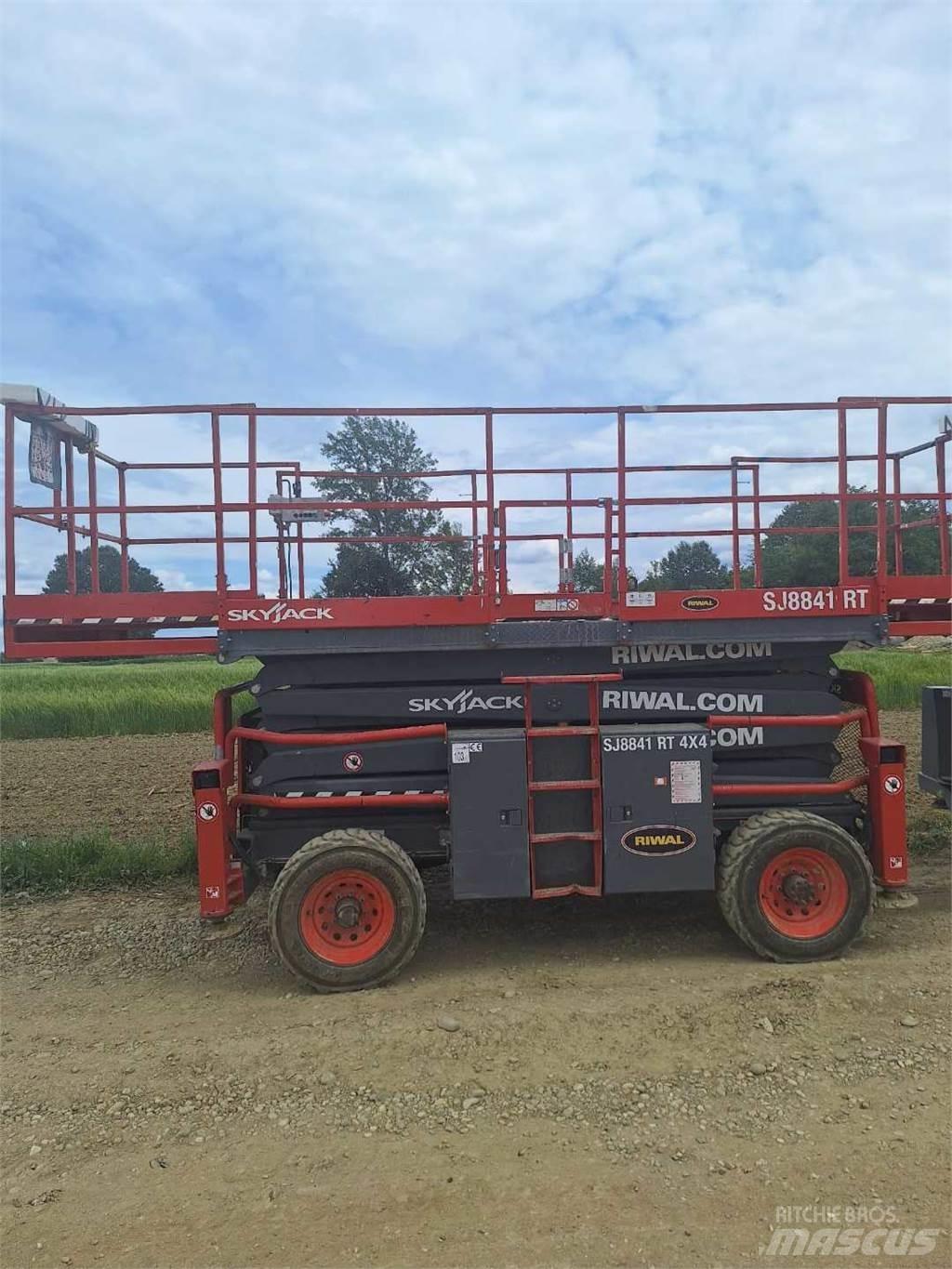 SkyJack 8841RT Elevadores de tesoura