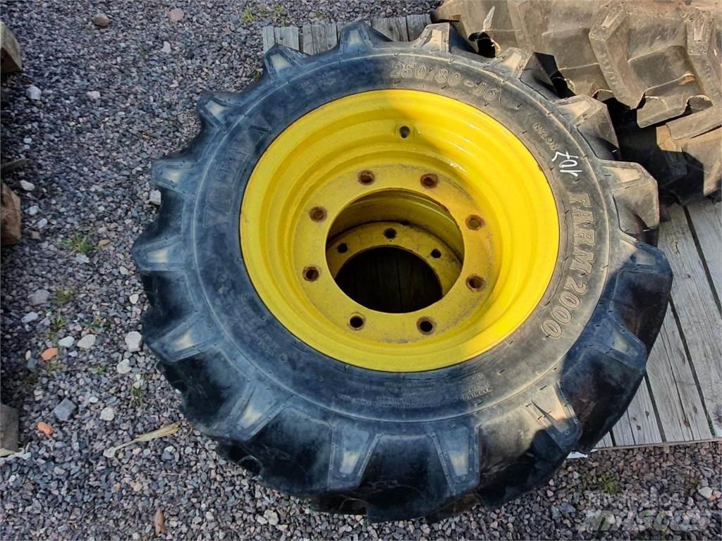 BKT 250/80-16 x2 Pneus Agrícolas