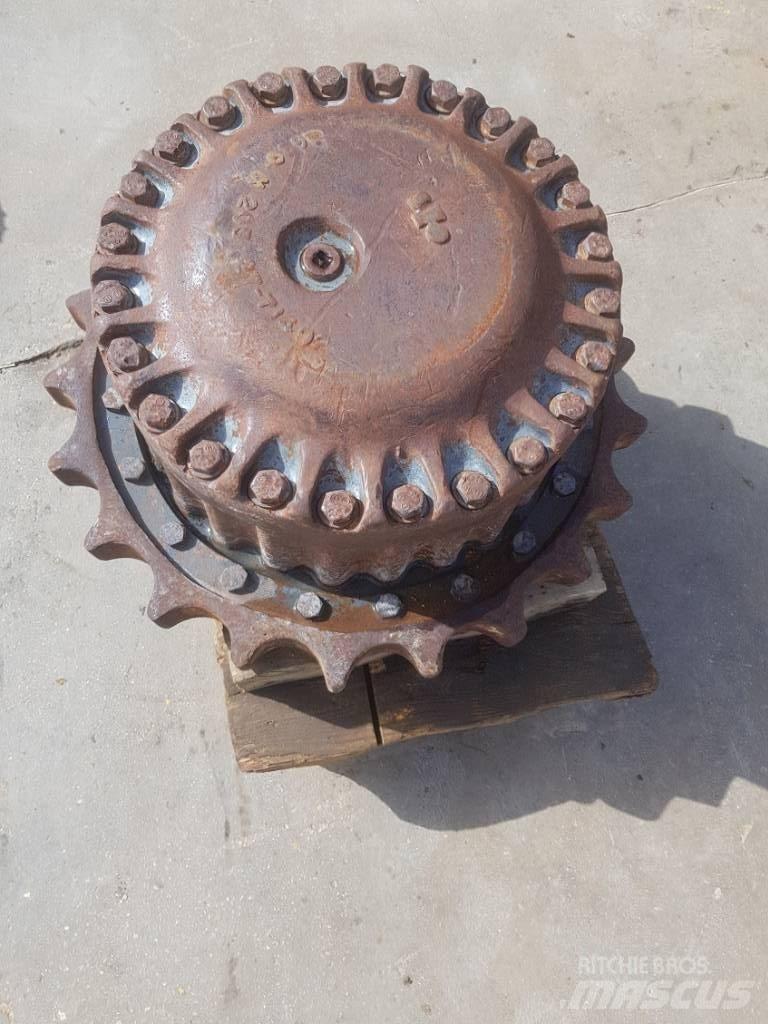 Komatsu PC210-3 Rastos
