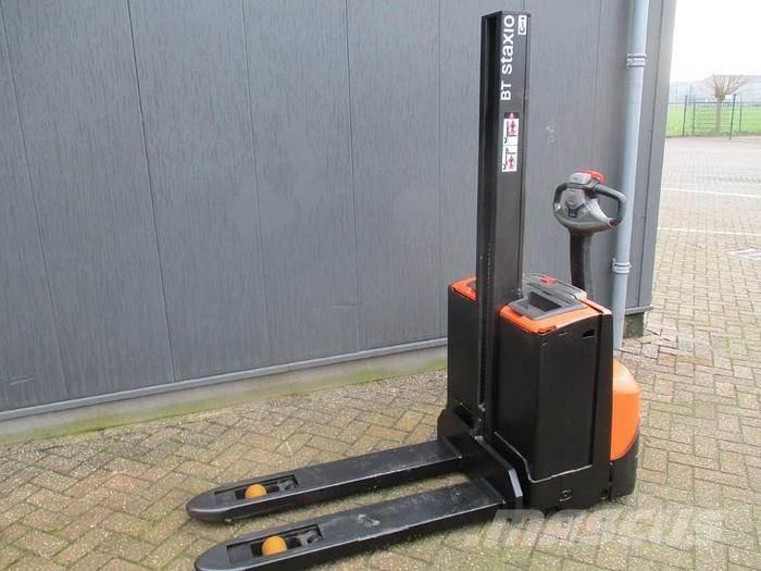 Toyota SWE 080L Empilhador para operador externo