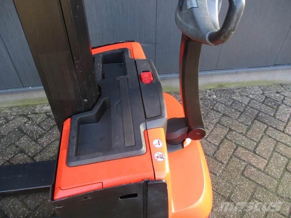 Toyota SWE 080L Empilhador para operador externo