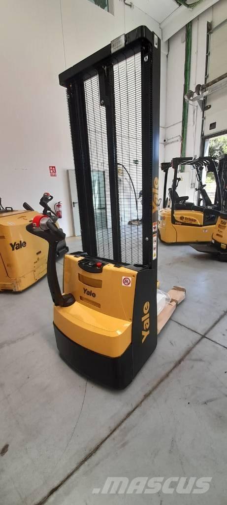 Yale MS12E Empilhador para operador externo