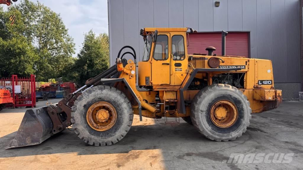 Volvo L 120 Carregadeiras de rodas
