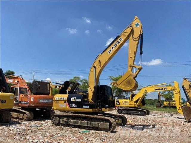 CAT 323D Escavadeiras de esteiras