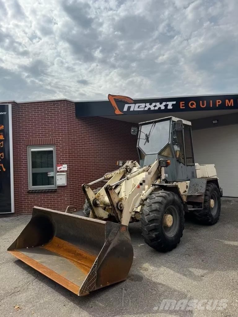 Atlas AR 72 Carregadeiras de rodas