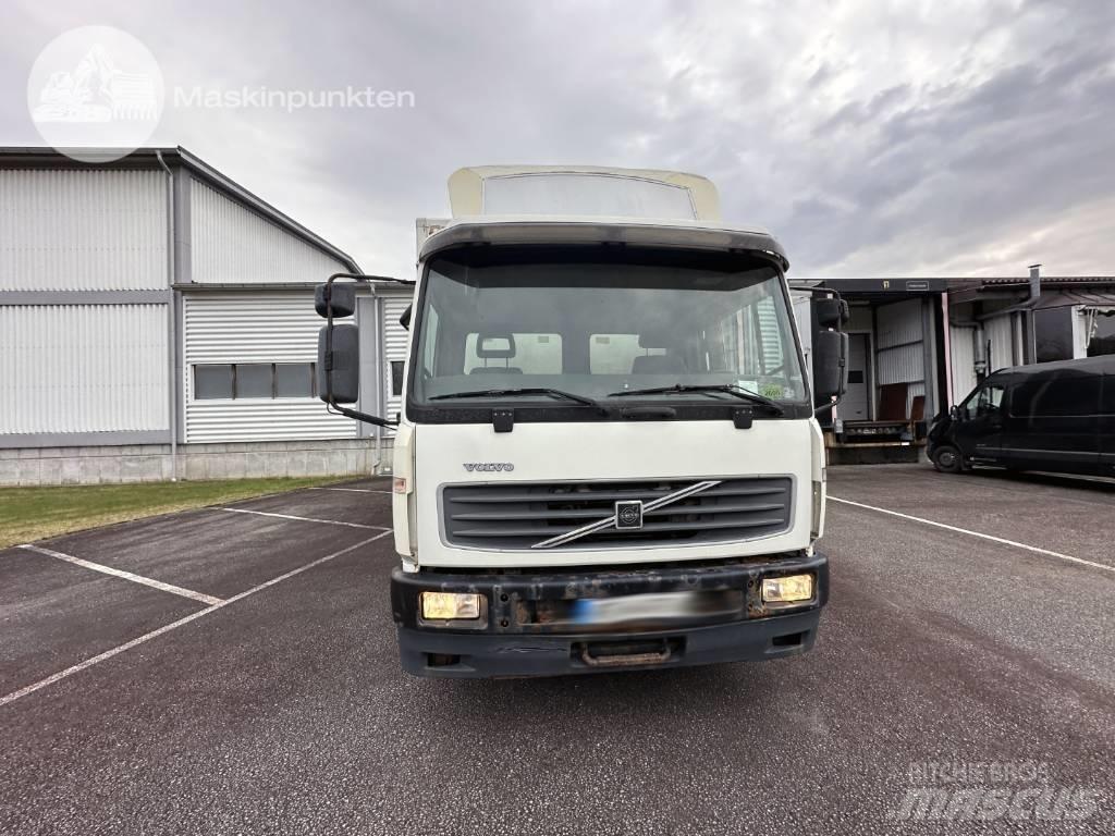 Volvo FL 612 Caminhões de caixa fechada