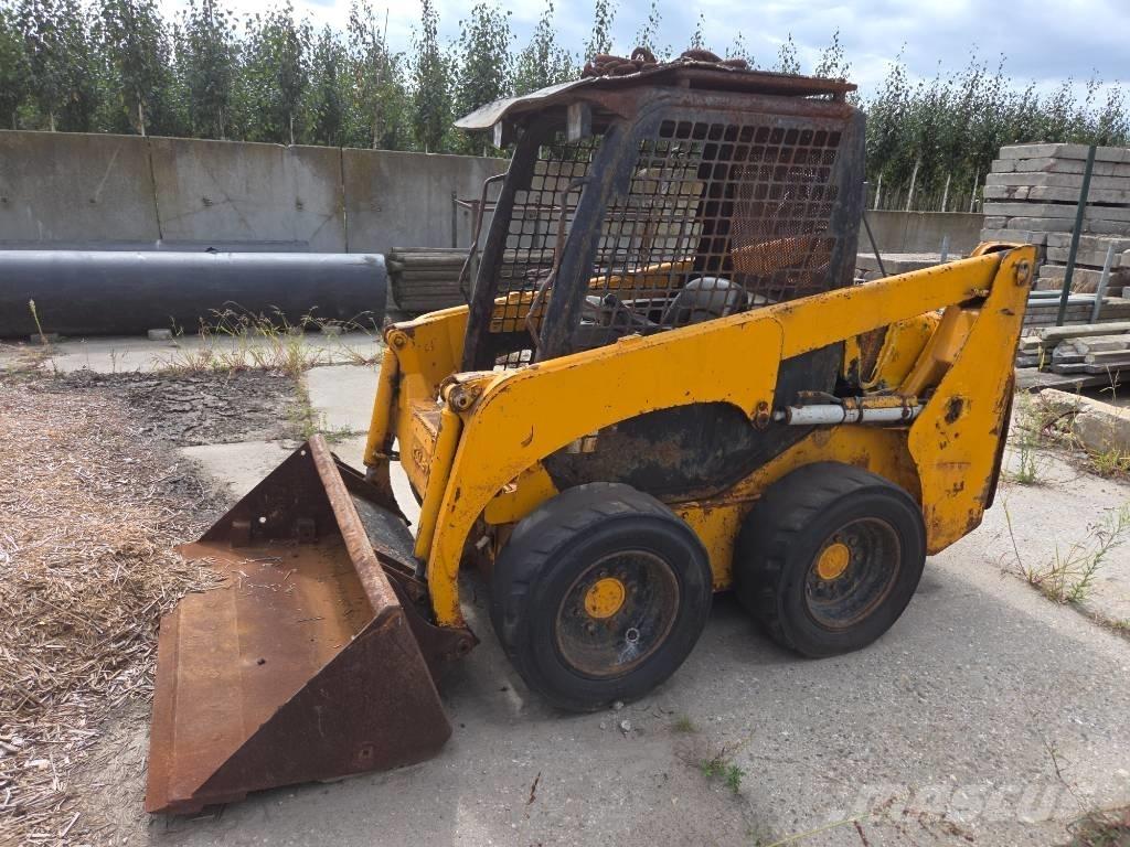 Komatsu SK 714 Minicarregadeiras